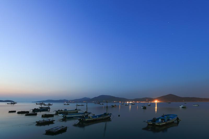 Night view of Muuido Island3.jpg image