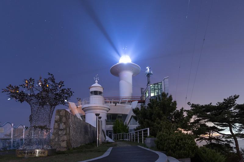 Night view of Palmido Island Lighthouse2.jpg image