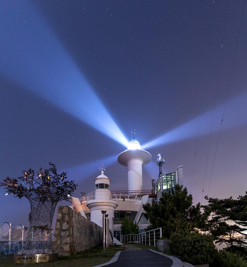 Night view of Palmido Island Lighthouse 사진
