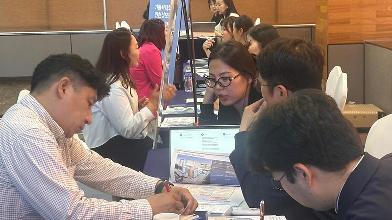팀메디컬인천_B2B_상담모습_1.jpg